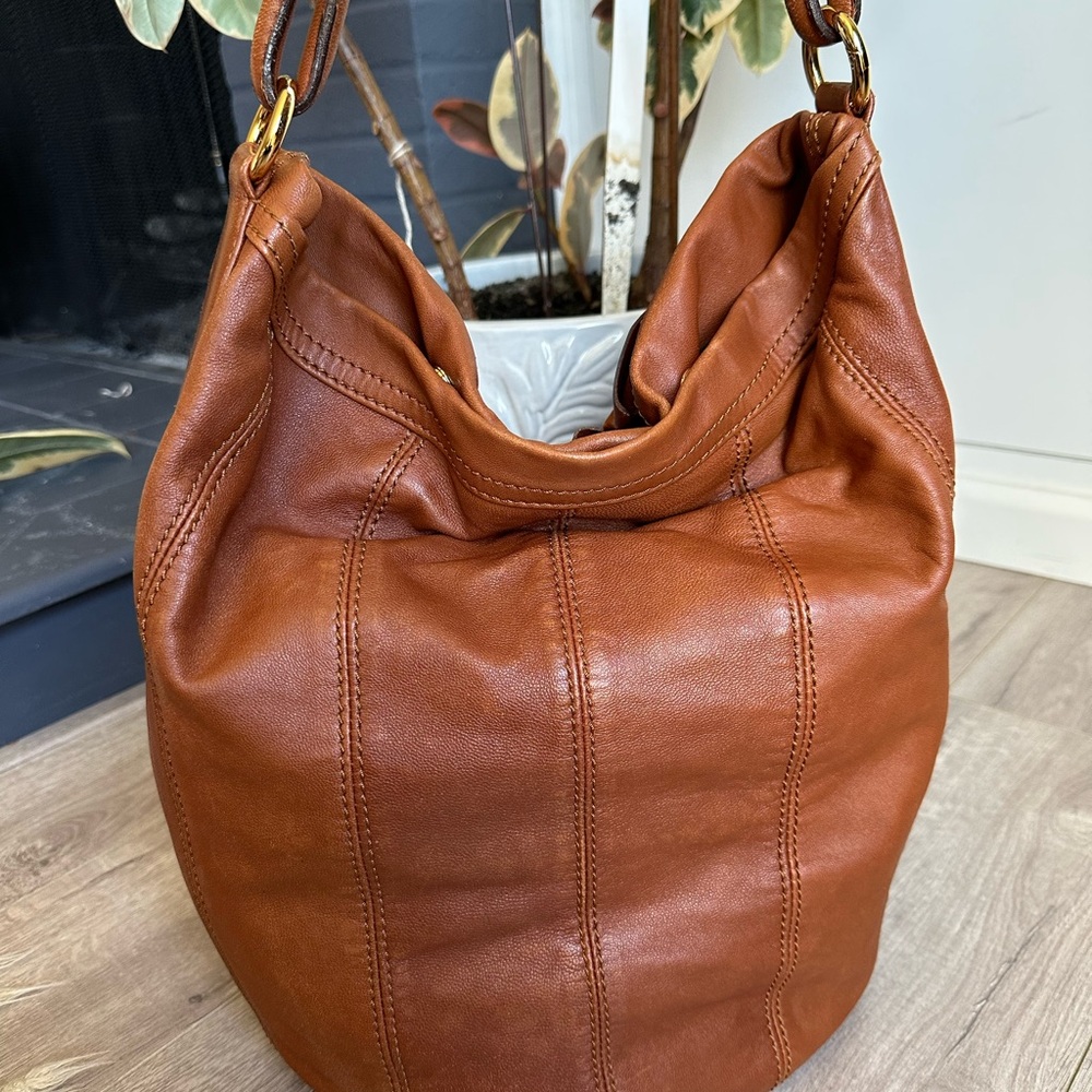 Beautiful, Leather Handbag with Floral Design - Picture 6 of 15